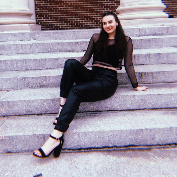 Meet your Posher, Alexandria - Picture 1 of 2